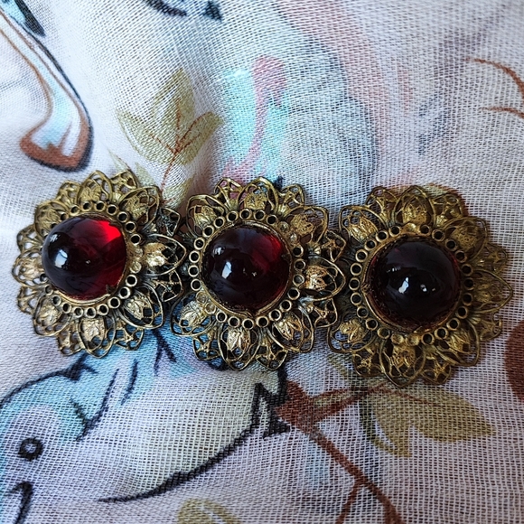 Dark Deep Red Triple Glass Dome Prong Set Brooch Brass Tone Filigree Vintage - Picture 9 of 11